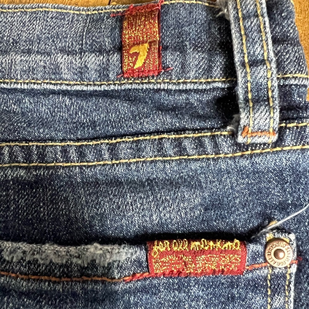 Seven, For All Mankind, SZ 30, blue jeans with amber jeweled signature pockets. - Picture 6 of 11